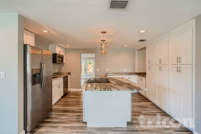 Building Photo - 5285 86th Ave