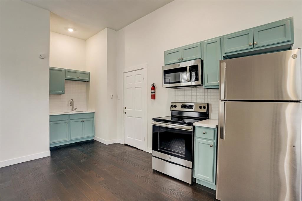 Foto principal - 215 Hyde Park Blvd