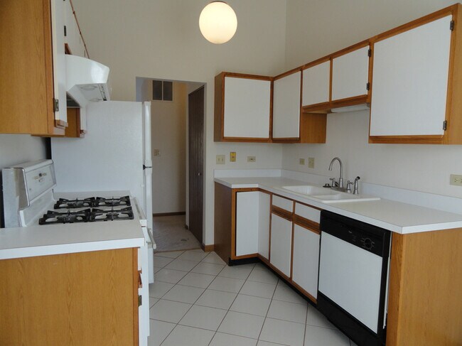 Building Photo - 2645 S Embers Ln