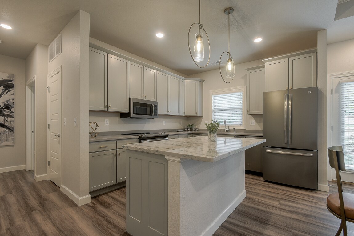 9727 Montclaire Dr, Lenexa, KS 66227 Townhome Rentals in Lenexa KS