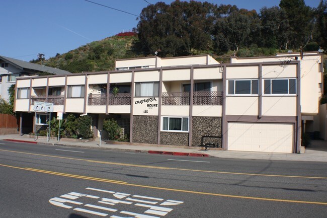 Foto del edificio - 133 W Channel Rd