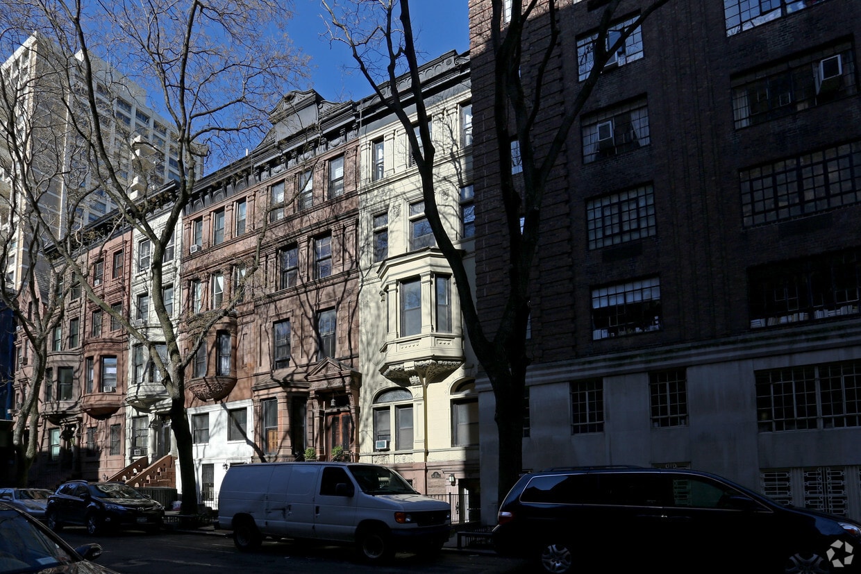 Building Photo - 41 West 90th Street