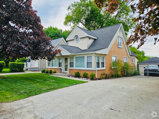 Building Photo - 22 Cloverport Ave