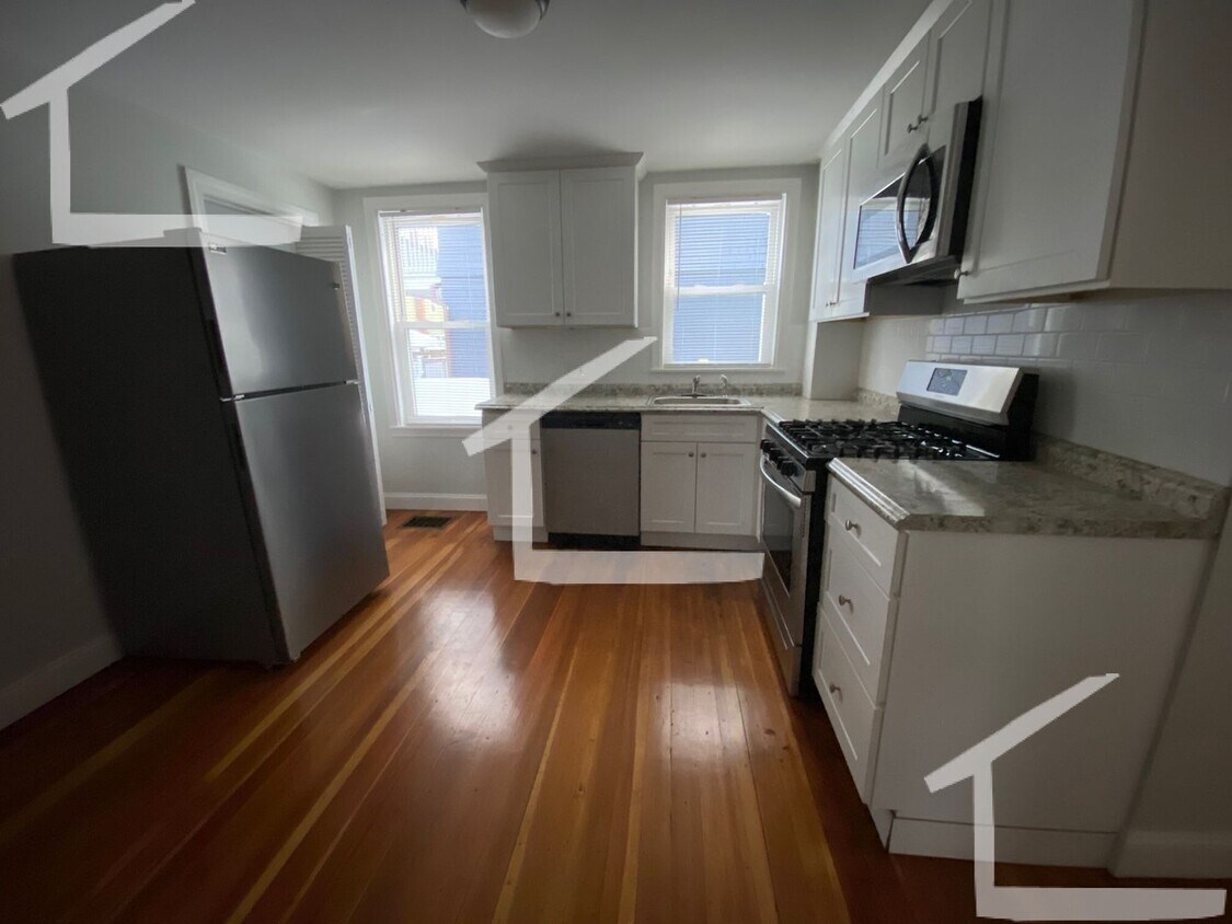 Primary Photo - 9/1 Spacious 1BR with EIK, heat inc, eleva...