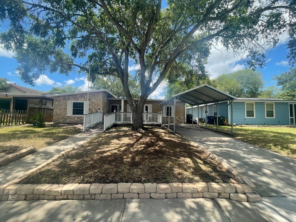 Foto principal - Large 3/2-Sam Houston Subdivision