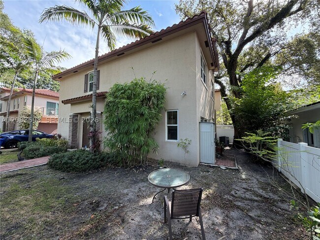 Foto del edificio - 2370 SW 18th Ave
