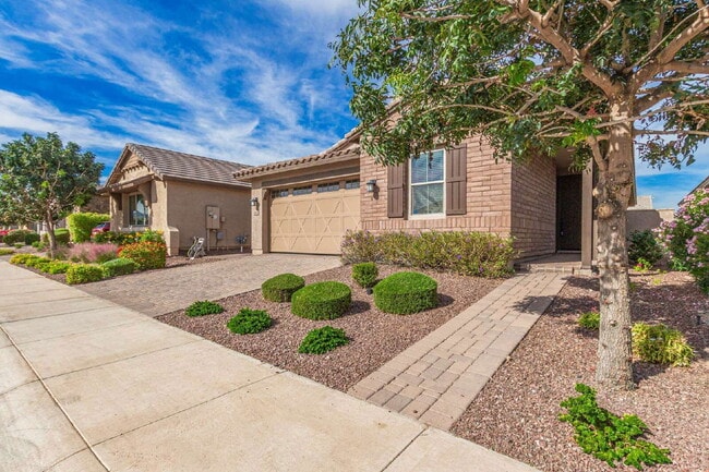 Foto del edificio - 19874 W Devonshire Ave