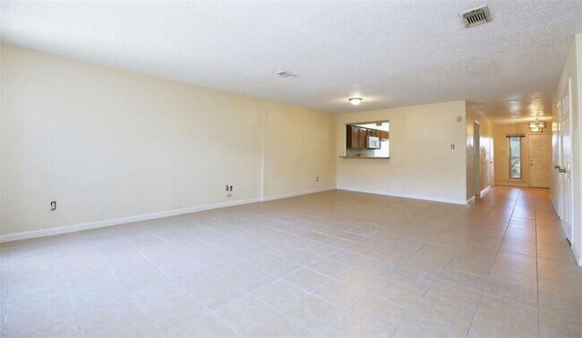Foto del edificio - 2115 E Weldon Dr