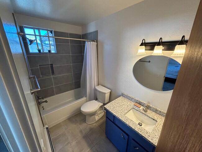 New tile, shower/tub combo. - 1718 White Ave
