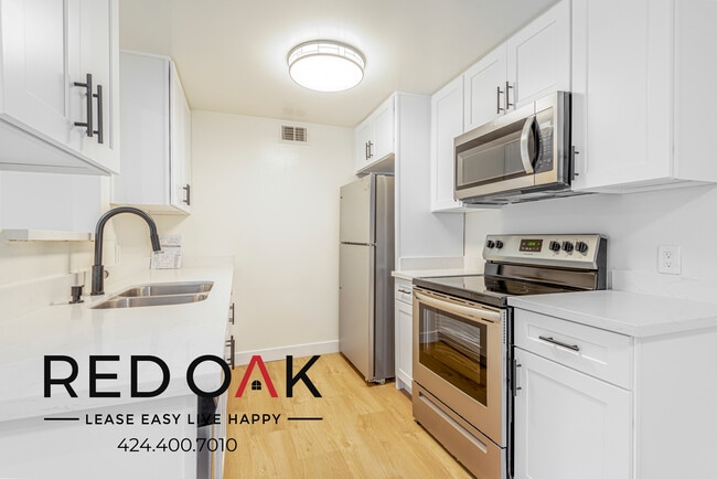 Building Photo - Remarkable Two Bedroom with Central Heat a...