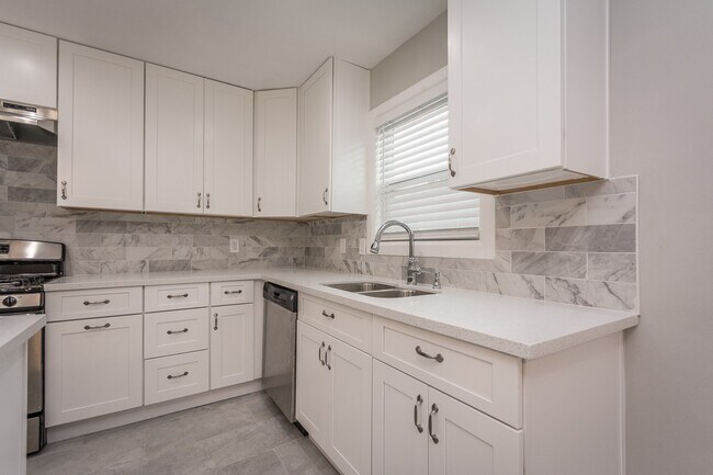Foto del edificio - 4411 Knotty Oaks Trail