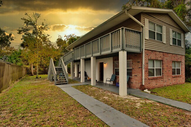 Building Photo - 2526 India Palm Dr