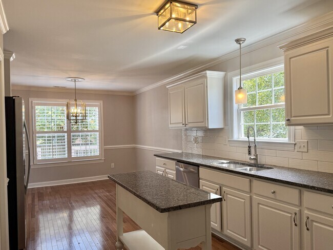 Foto del edificio - 3721 Stillwood Dr