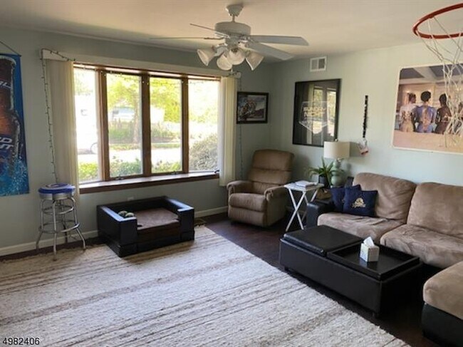 Building Photo - 723 N Ave W