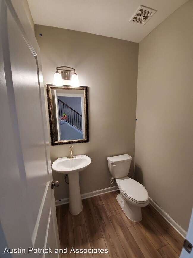 Building Photo - 3 br, 2.5 bath House - 1319 Endicott Court