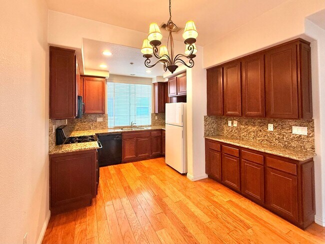 Foto del edificio - Beautiful 3 Bedroom townhome in San Marcos!