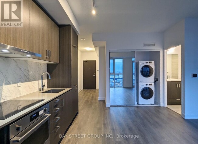 Building Photo - 60 Honeycrisp Cres