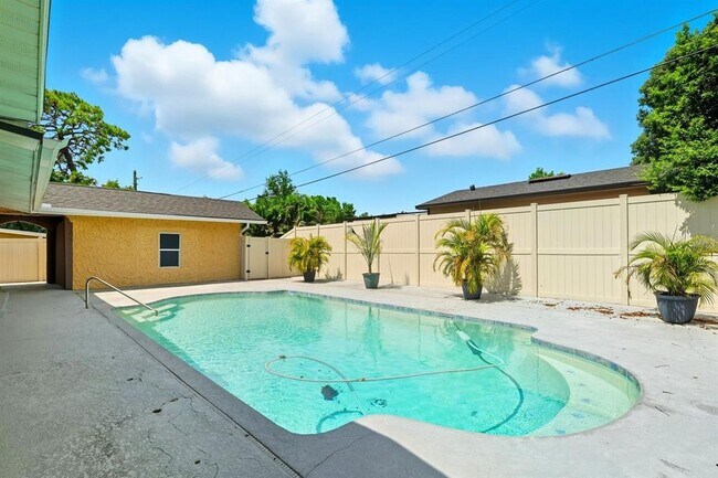 Foto del edificio - 3707 Pelican Ln