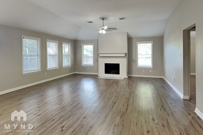 Foto del edificio - 598 Orangewood Dr