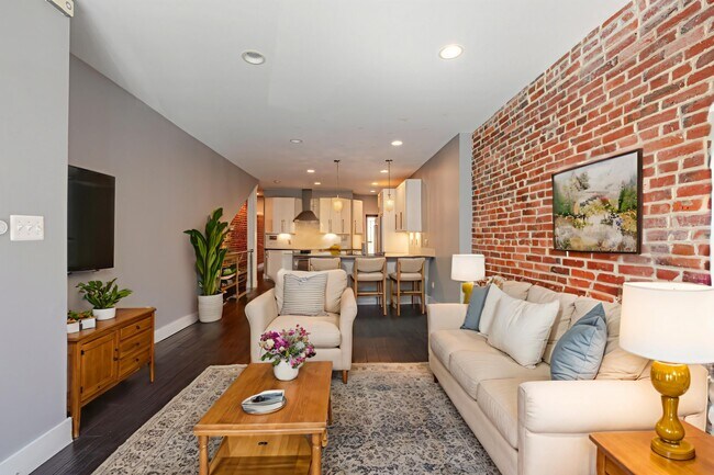 Foto del edificio - 3528 13th St NW