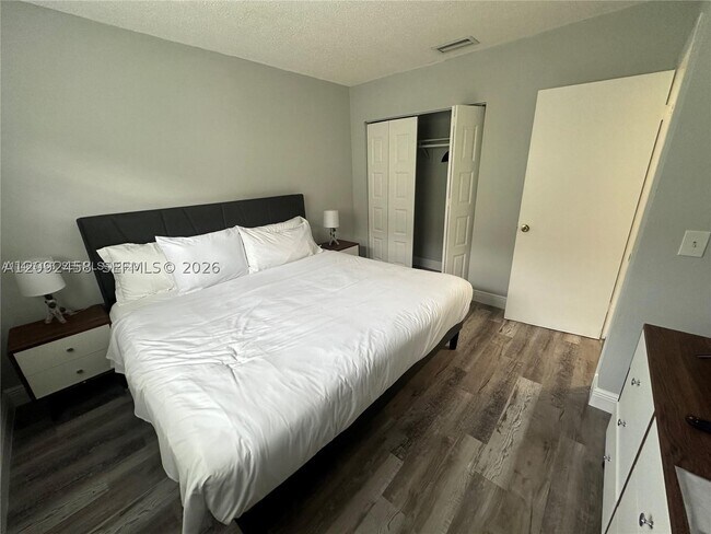 Foto del edificio - 37-39 SE 15th St