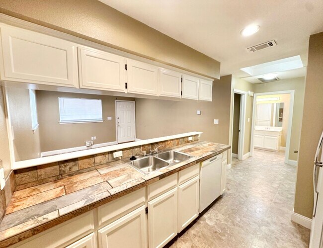 Building Photo - Perfect Student Retreat – Private 1BR Cottage with Washer/Dryer Near UNT