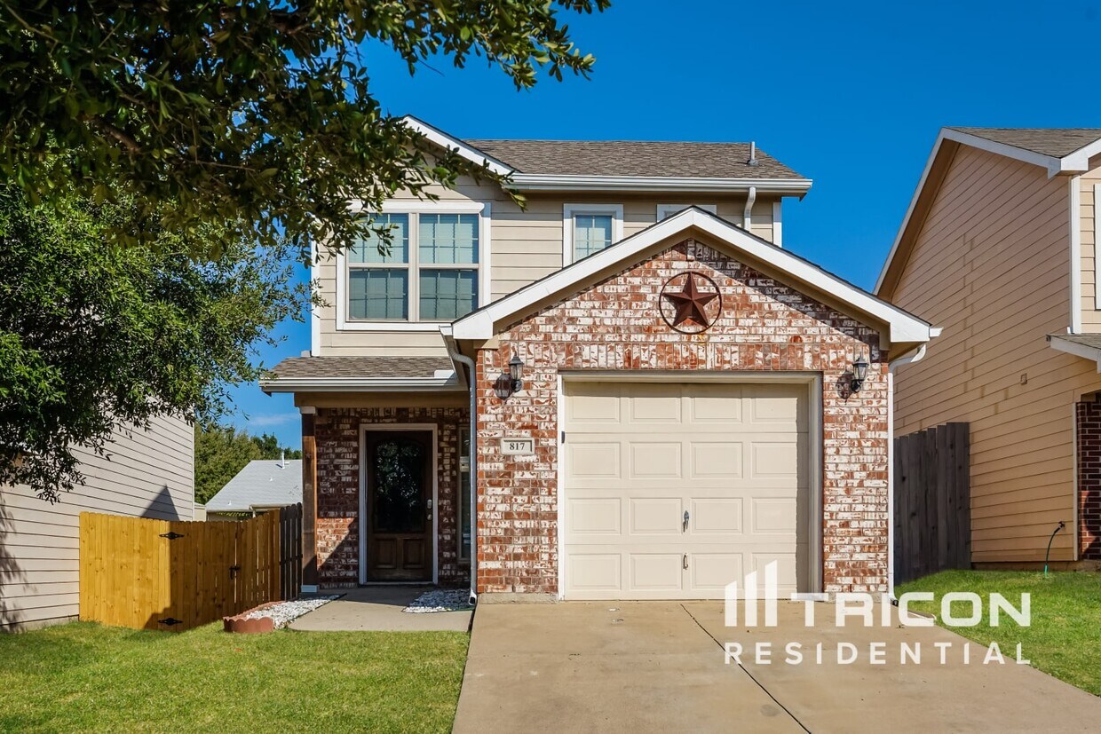 Foto principal - 817 Village Point Ln