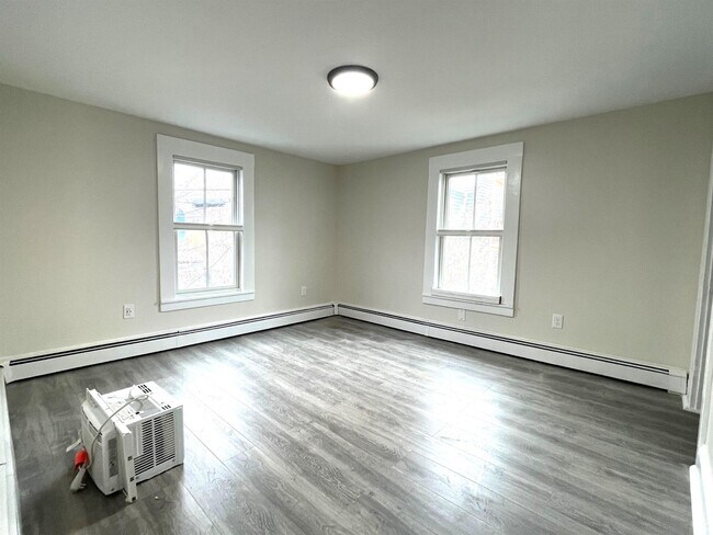 Building Photo - 26 Kenwood St