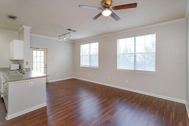 Building Photo - 860 N Orange Ave