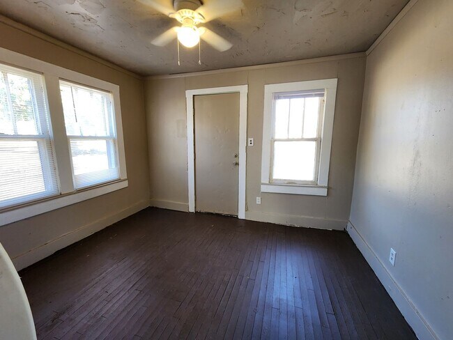 Building Photo - 1 bedroom & 1 bathroom In Tecumseh