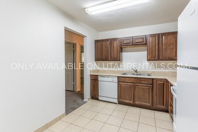 Photo - 4900 S Highland Cir Apartment