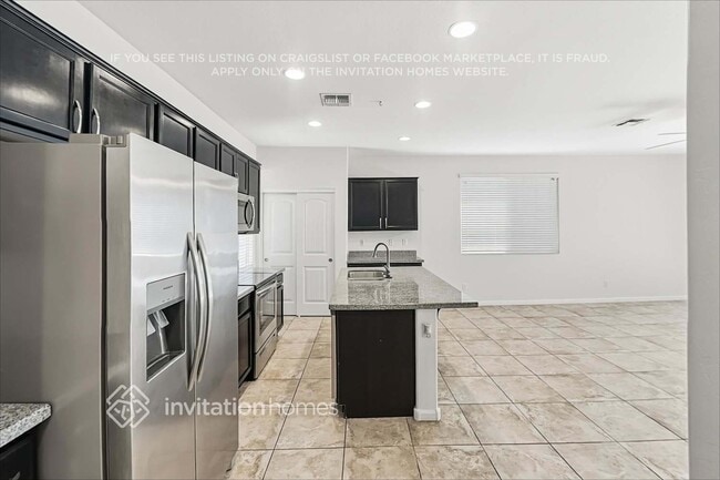 Building Photo - 1370 S Ponderosa Dr