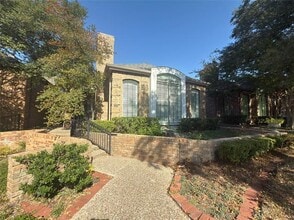 Building Photo - 5991 Lindenshire Ln