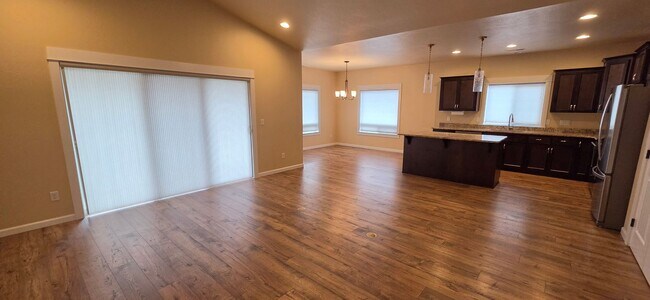 Building Photo - Beautiful & Cozy Home for Rent