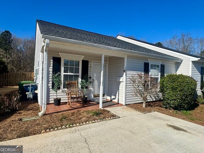 Building Photo - 1653 Summerwoods Cir