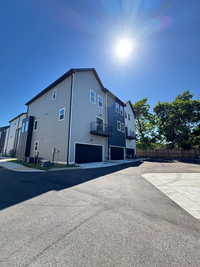 Photo - 6124 Robertson Ave Townhome