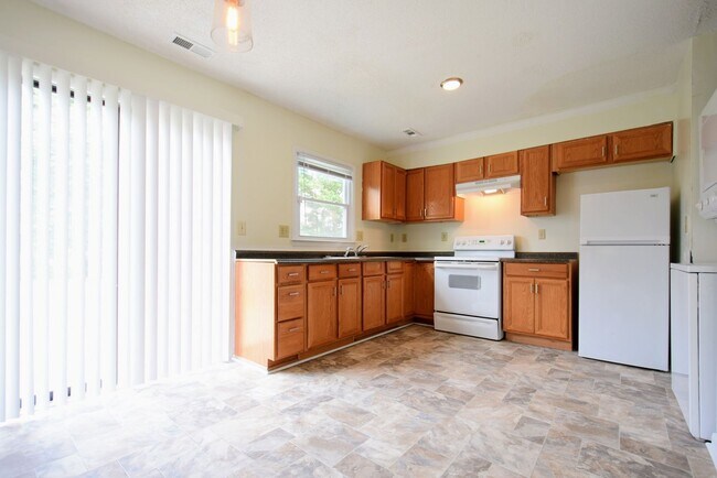 Building Photo - Abbey Lane-50% off first full month rent. ...