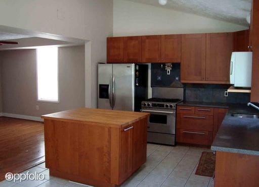 Building Photo - 208 Clarendon Ave