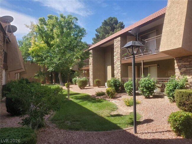Foto del edificio - 4972 River Glen Dr
