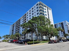 Building Photo - 7501 E Treasure Dr