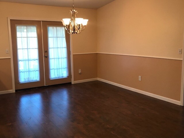 Foto del edificio - Four Bedroom + Office, NO HOA!