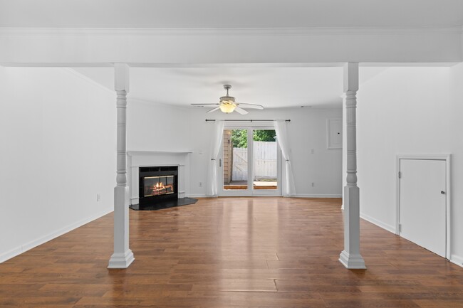 Building Photo - 5423 Pine Top Cir