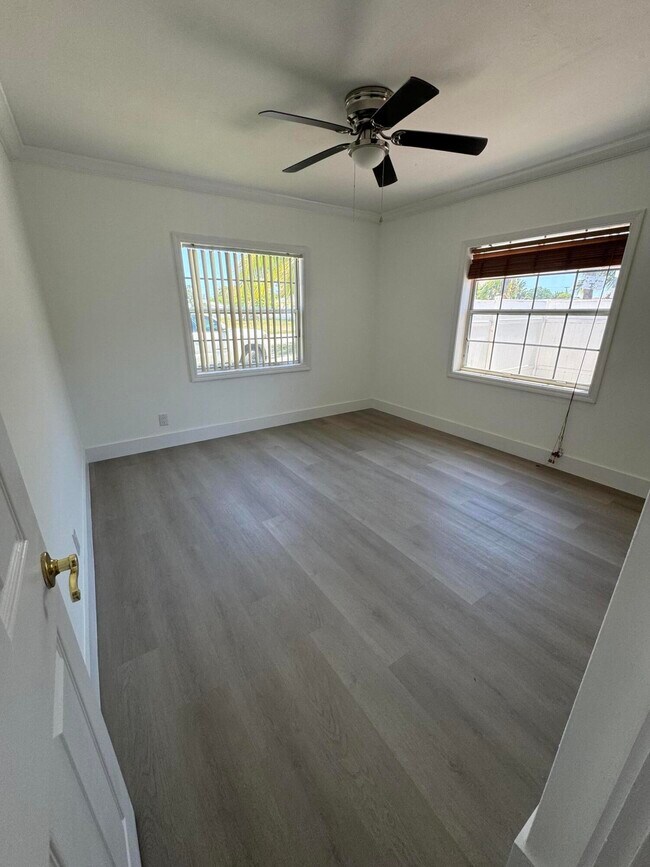 Foto del edificio - 330 Cypress Dr