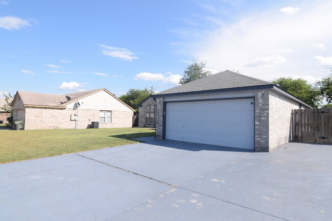 Foto del edificio - 2002 Clairidge Ave