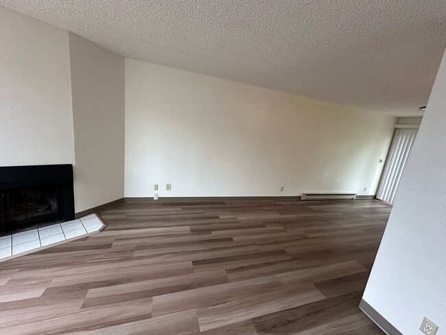 Building Photo - 24931