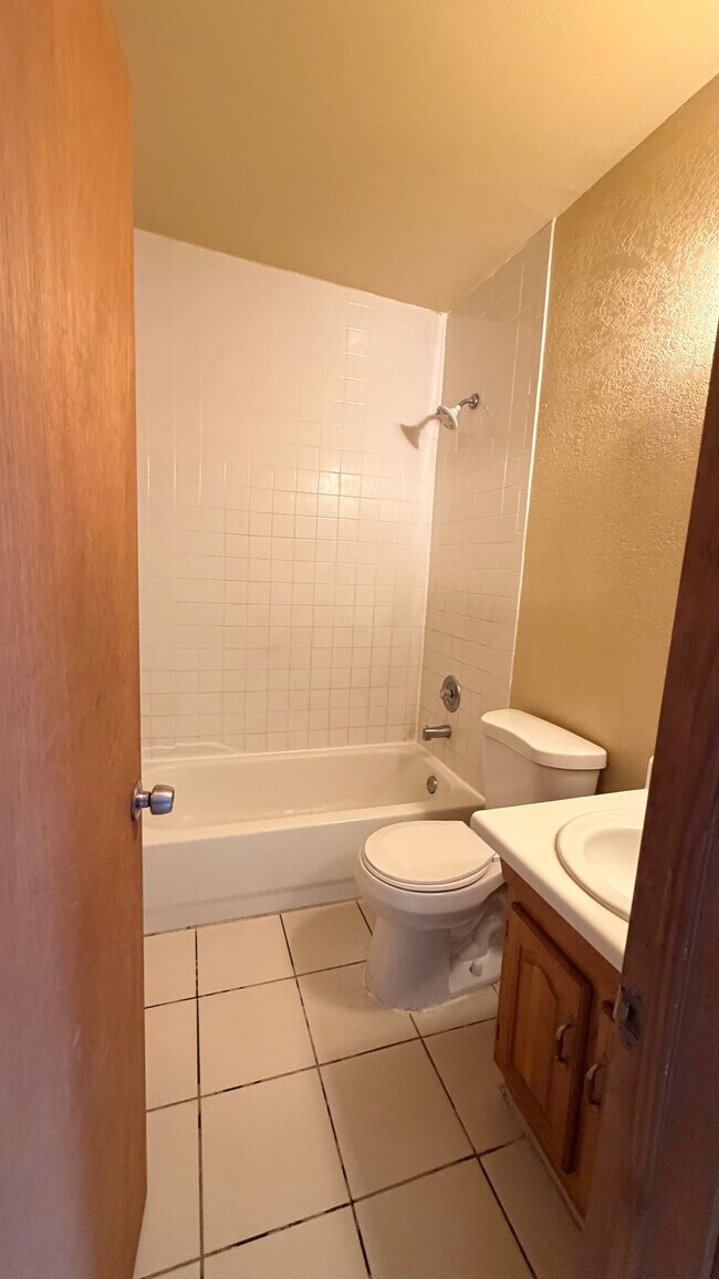 Foto del edificio - 1570 E Breezy Ln