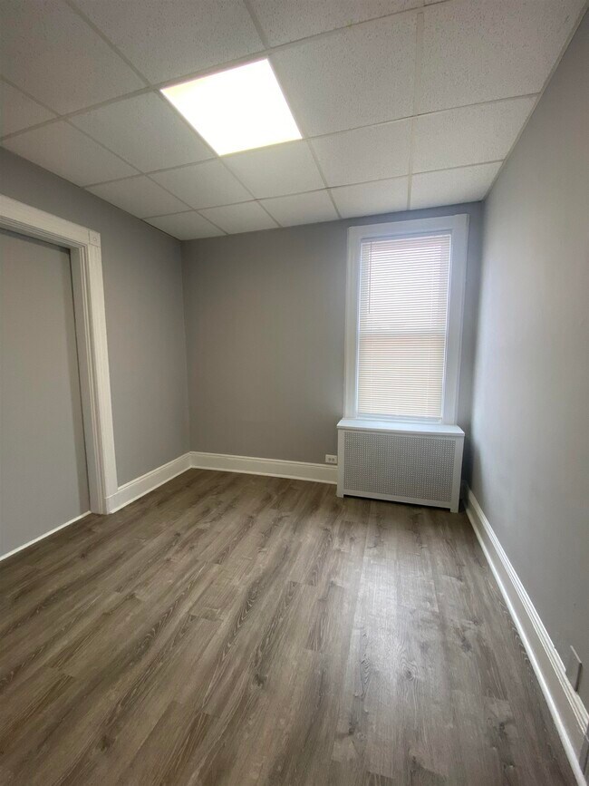 Building Photo - 146 Huber St