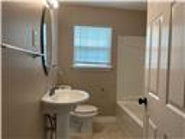 Building Photo - Newly remodeled