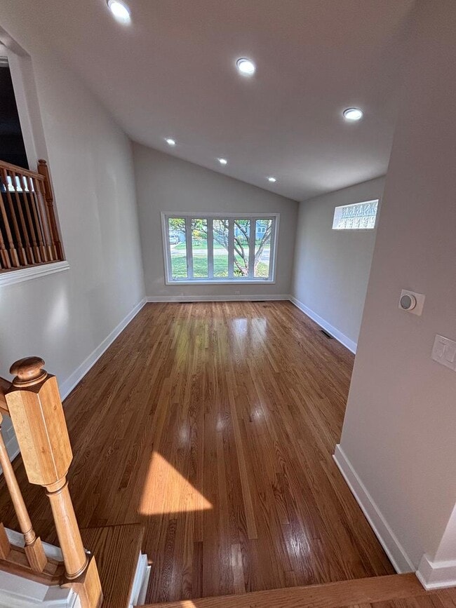 Foto del edificio - 532 Warren Rd