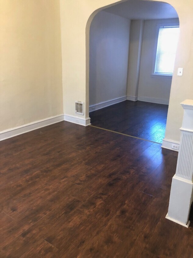 Foto principal - Brand New 2 Bedroom Home in Kensington — Fully Renovated with Private Backyard!